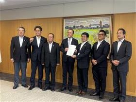 大石知事へ要望書の手渡し