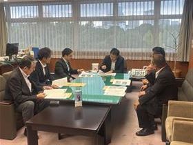 廣瀬技監へ要望内容を説明するようす