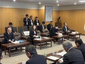 要望に回答する馬場副知事